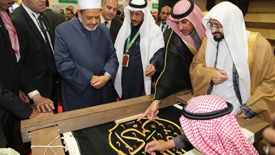 خلال زيارته لجناح المملكة.. شيخ الأزهر يؤكد عمق العلاقات السعودية المصرية