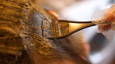 أضرار صبغ الشعر بالمنتجات الغير طبيعية