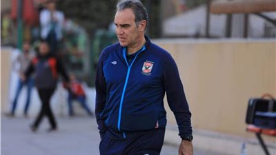 لاساراتي يعقد محاضرة بالفيديو للاعبي الاهلى قبل موقعة سيمبا