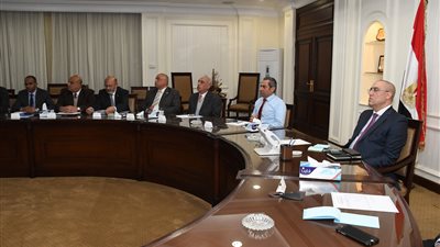 اجتماع هام لوزير الإسكان مع مسئولي قطاع المياه والصرف الصحي 