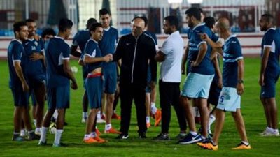 طرد نجم  الزمالك من معسكر برج العرب 