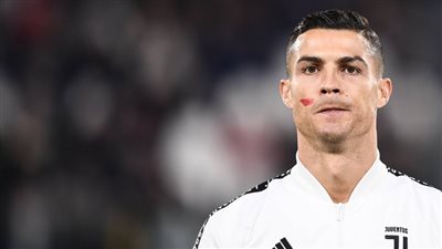 «كريستيانو رونالدو» يعتزل كرة القدم في هذا النادي!