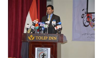 وزير الرياضة يطالب بنبذ التعصب بين الاهلى والزمالك قبل كأس الامم الافريقية 