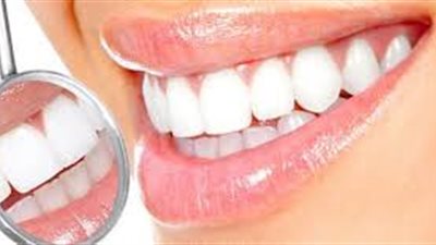 وصفات طبيعية من منزلك لتبييض الأسنان.. تعرف عليها 