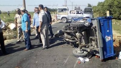 مصرع وإصابة شخصين في حادث انقلاب 