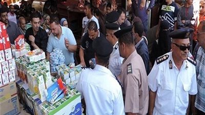الأجهزة الأمنية تكشف «65 مخالفة تموينية» بأسواق الجيزة.. اعرف التفاصيل