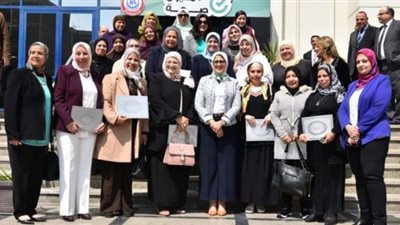 بالصور.. وزيرة الصحة تُكرم العاملين والقيادات النسائية بالوزارة