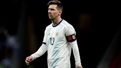 بعد إصابته أمام فنزويلا.. قلق في برشلونة بسبب ميسي