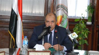 وزير الزراعة يصرف مكافأة شهر للعاملين بمحطة 