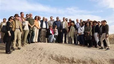 بالصور.. محافظ سوهاج ووزير الأثار يشهدان الكشف عن مقبرة أثرية بالديابات 