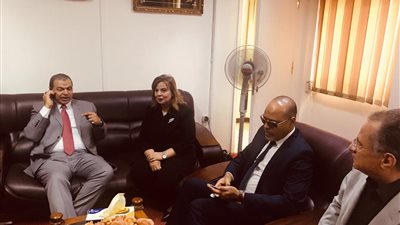 بالصور.. هذا ما فعله وزير القوى العاملة في زيارته للنقابة العامة للبترول