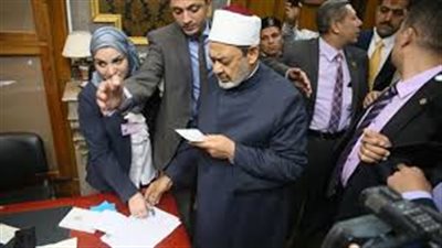 شيخ الأزهر: التصويت في الاستفتاء شهادة حق 