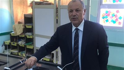 بالصور- أبو ريدة يدلي بصوته في التعديلات الدستورية