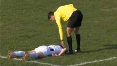 قبل أمم إفريقيا.. نجم منتخب بوروندي يفارق الحياة بعد لعب لمدة 15 دقيقة