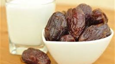 بالفيديو.. طريقة تحضير مشروب التمر بالحليب المنعش في رمضان