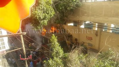 بالصور.. حريق هائل يلتهم «كشك» بجوار محطة مترو حدائق المعادي 