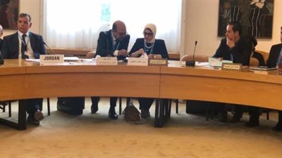 وزيرة الصحة تلتقي نظيرها الباكستاني لنقل تجربة مصر في علاج فيروس 