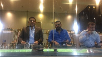 البدري يحضر لقاء بيراميدز والنجوم بصحبة نائب المدير التنفيذي