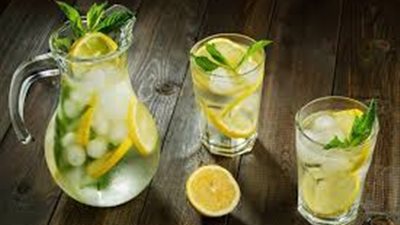بالفيديو.. طريقة تحضير عصير الليمون بالنعناع منعش في رمضان