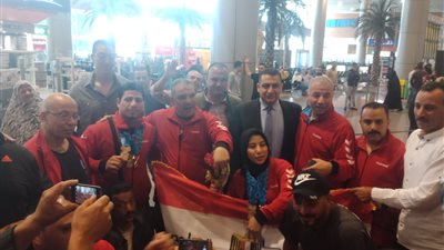 بالصور عودة منتخب الاثقال بعد الفوز بخمس ذهبيات في بطولة العالم 