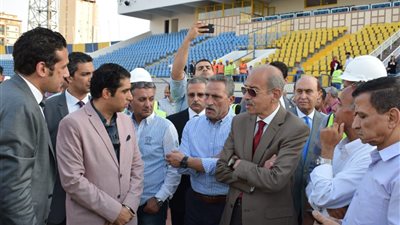 بالصور- شريف إسماعيل يزور ملاعب الاسماعيلية 