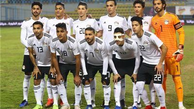 بالصورة.. فضيحة المنتخب الأولمبي في ملهى ليلي بدولة أوزبكستان