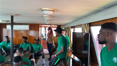 بالصور.. تفاصيل الرحلة البحرية لمنتخب نيجيريا في الإسماعيلية
