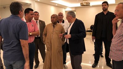 بالصور- أحمد أحمد يطمئن على ترتيبات حفل افتتاح كأس الأمم بإستاد القاهرة