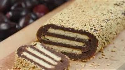 بالفيديو.. طريقة عمل طبقات التمر بالبسكويت