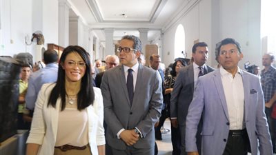 وزراء الرياضة والآثار والسياحة يفتتحون معرض 