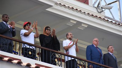 كانو وكمارا ووفد حكومى غينى رفيع المستوى في ستاد الإسكندرية لمتابعة لقاء غينيا ونيجيريا 