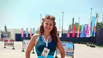 بصور ساخنة ..سما المصرى تظهر في مدرجات ستاد القاهرة لمؤازرة المنتخب وتواسى جنش 