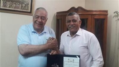 «فهيم » يمنح شهادة تقدير عالميه لمكتشف نجوم كمال الأجسام