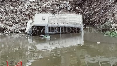 بعد إصابة 10 أشخاص.. سقوط سيارة ترامكو فى ترعة «المريوطية» بسقارة (صور)