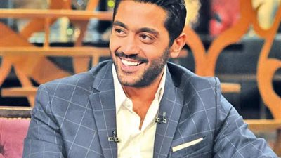 بالفيديو.. أحمد فلوكس يسخر من عمرو أديب بمشاهد ضاحكة