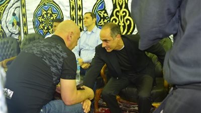 بحضور جمال مبارك.. بدء عزاء شقيق حسام وإبراهيم حسن فى حلوان (صور)