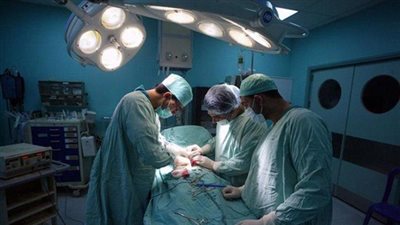 فريق طبي بمستشفي سوهاج الجامعي ينجح في استخراج 