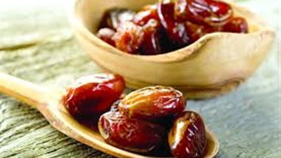 بالفيديو.. طريقة تحضير «منقوع التمر» للرُضع