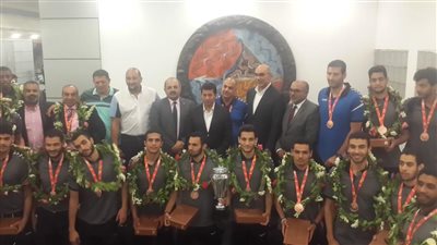 رئيس الأولمبية ووزير الرياضة يستقبلان بعثة منتخب شباب اليد الفائز ببرونزية العالم