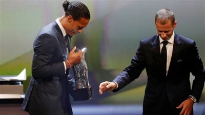 فان دايك يتوج بلقب أفضل لاعب في أوروبا