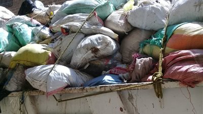 بالصور.. حملة نظافة مكبرة بقرية كوم غريب بطما واستبدال عمود كهرباء بنجع عطية