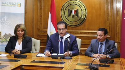 وزير التعليم العالي يتابع أعمال تركيب غرفة انفجار خاصة بالمعهد القومي للمعايرة 