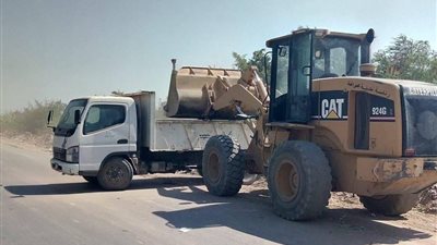 بعد جولات محافظ سوهاج المفاجئة.. حملات مكبرة لرفع القمامة ورفع كفاءة الشبكة الكهربائية بالقري