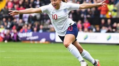 لاعبة كرة القدم تشرح كيف تتعامل مع الدورة الشهرية خلال التدريبات