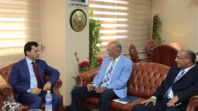 وزير الرياضة ينهي ازمة إيقاف نشاط كرة السرعة بمصر