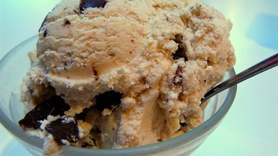 بالفيديو.. طريقة تحضير آيس كريم التمر «المنعش واللذيذ»