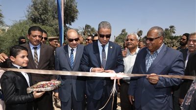 بالصور.. محافظ سوهاج يفتتح مشروعي صرف صحي بقرى 