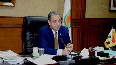 محافظ سوهاج يستقبل وفد من رئاسة الوزراء لمتابعة تنفيذ 