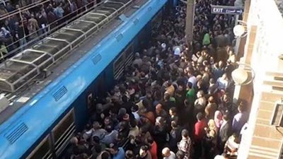 تجنب 3 محطات.. «ونش» يُعطل حركة المترو بخط «المرج- حلوان»