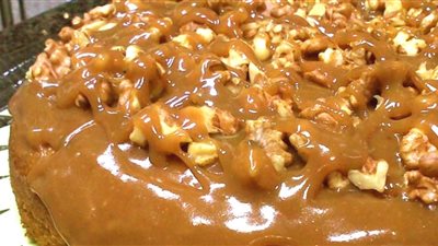 بالفيديو.. طريقة تحضير «كيك التمر» بالكراميل والفيتامينات